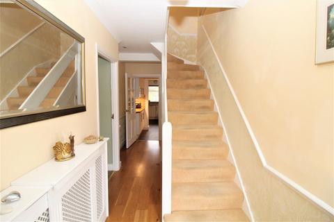 76 Wroxham Gardens, Potters Bar, EN6 3DL