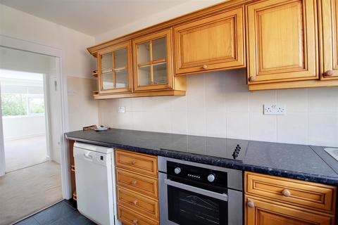 2 bedroom flat to rent, HEATHFIELD CLOSE, POTTERS BAR EN6