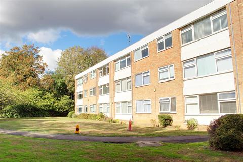 2 bedroom flat to rent, HEATHFIELD CLOSE, POTTERS BAR EN6