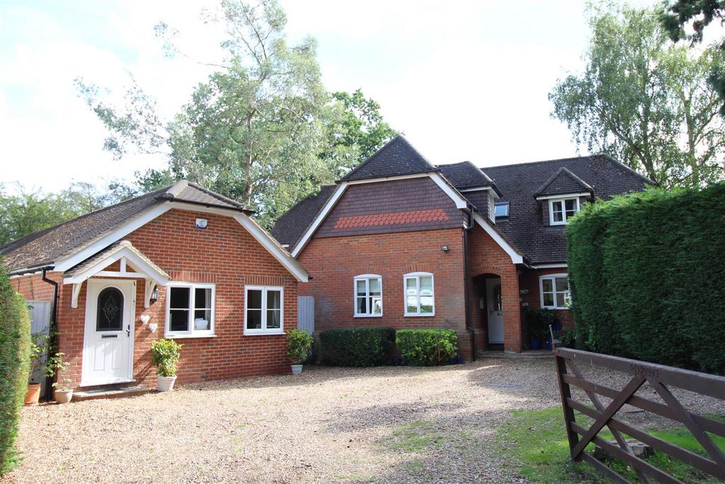 The Drive, Brookmans Park AL9 6 bed detached house - £1,399,950