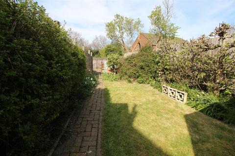 18 Hatfield Road, Potters Bar, EN6 1HN