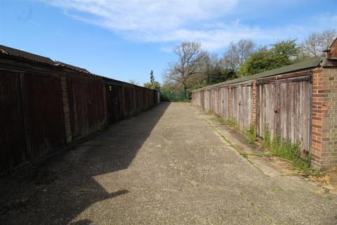 18 Hatfield Road, Potters Bar, EN6 1HN