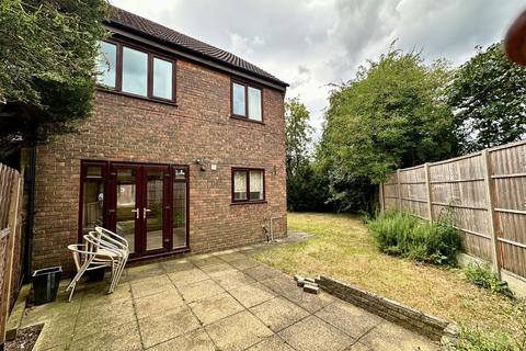 3 bedroom detached house to rent, LYDIA MEWS, WELHAM GREEN AL9