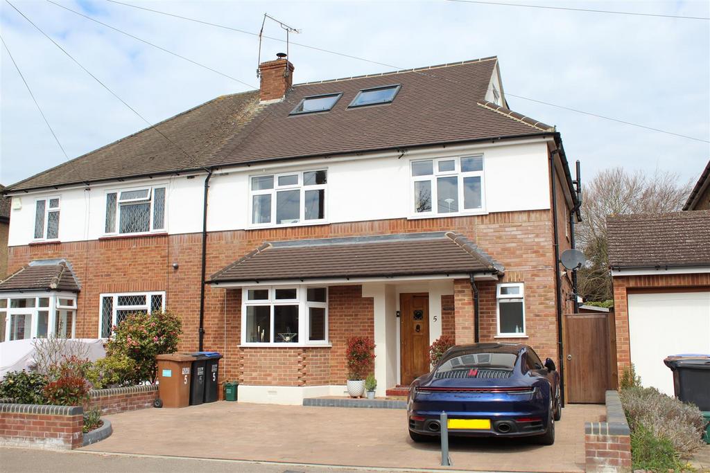 The Gardens, Brookmans Park AL9 5 bed semidetached house £950,000