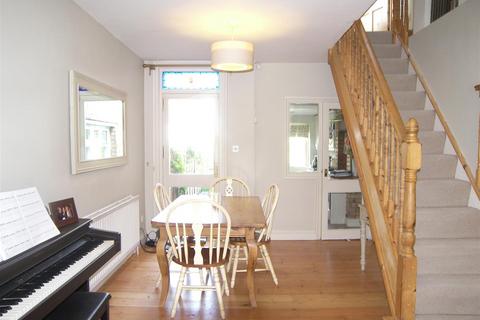 31 Frampton Road, Potters Bar, EN6 1JF