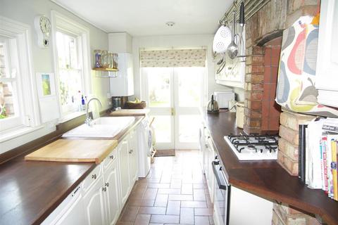 31 Frampton Road, Potters Bar, EN6 1JF