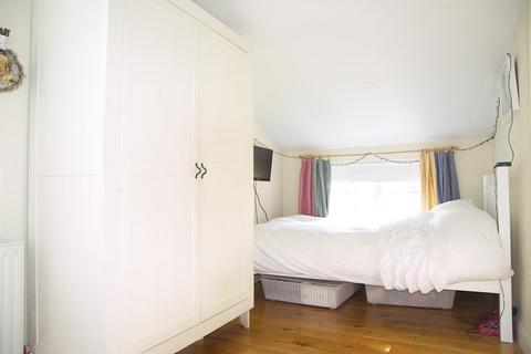 31 Frampton Road, Potters Bar, EN6 1JF