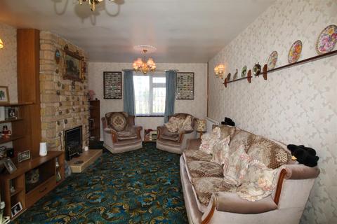 7 Dialmead, Ridge, Potters Bar, EN6 3LJ
