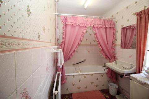 7 Dialmead, Ridge, Potters Bar, EN6 3LJ