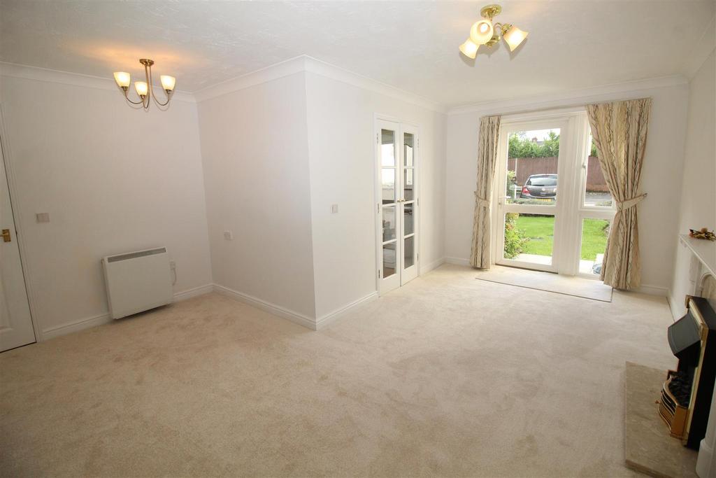 Potters Court, Darkes Lane, Potters Bar EN6 1 bed retirement property