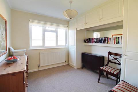 25 Alderman Close, Welham Green, Hatfield, AL9 7DS