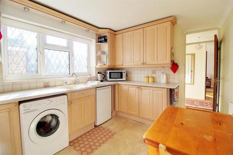 25 Alderman Close, Welham Green, Hatfield, AL9 7DS