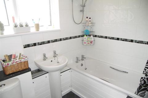 21 Highview Close, Potters Bar, EN6 5PF