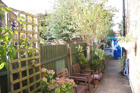 21 Highview Close, Potters Bar, EN6 5PF