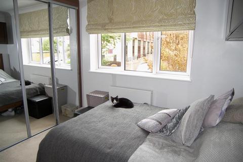 21 Highview Close, Potters Bar, EN6 5PF