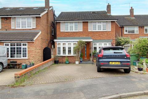 33 Suffolk Close, London Colney, St Albans, AL2 1DZ
