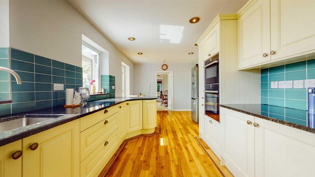 Kitchen/Breakfast Room