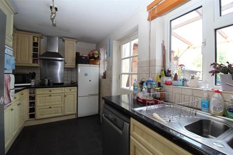 48 Puttocks Drive, Welham Green, Hatfield, AL9 7LP
