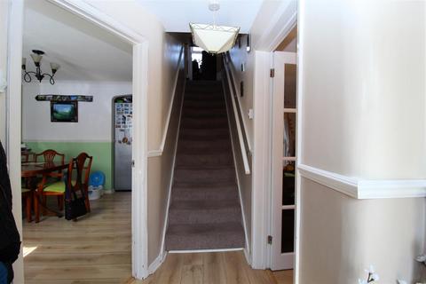 48 Puttocks Drive, Welham Green, Hatfield, AL9 7LP