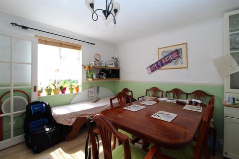 48 Puttocks Drive, Welham Green, Hatfield, AL9 7LP