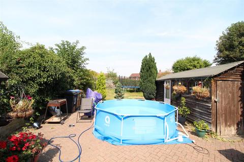 48 Puttocks Drive, Welham Green, Hatfield, AL9 7LP
