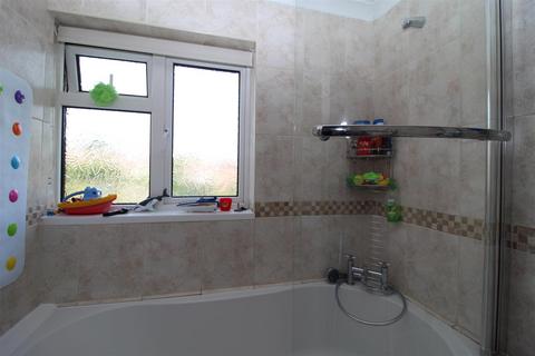 48 Puttocks Drive, Welham Green, Hatfield, AL9 7LP