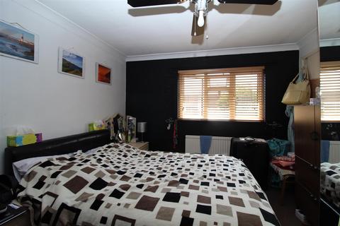 48 Puttocks Drive, Welham Green, Hatfield, AL9 7LP