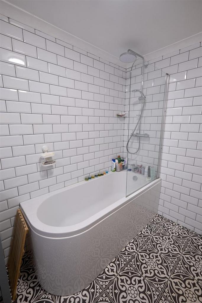 Bathroom 1.jpg