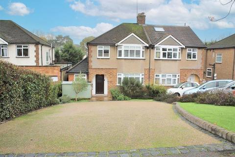 64 Brackendale, Potters Bar, EN6 2LX