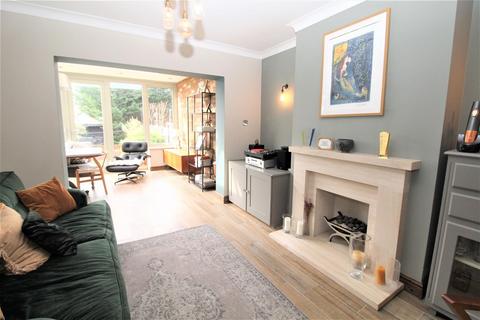 64 Brackendale, Potters Bar, EN6 2LX