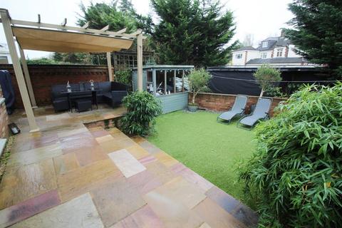 64 Brackendale, Potters Bar, EN6 2LX