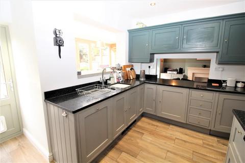 64 Brackendale, Potters Bar, EN6 2LX