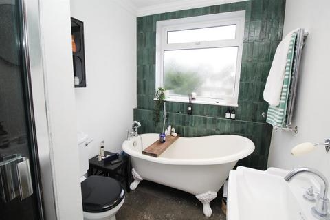 64 Brackendale, Potters Bar, EN6 2LX