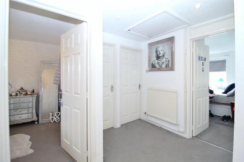 24 Hall Gardens, Colney Heath, St Albans, AL4 0QG
