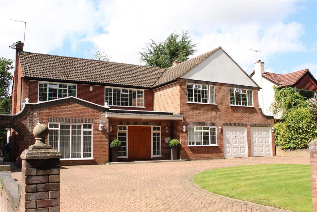 Upland Drive, Brookmans Park AL9 4 bed detached house £1,595,000