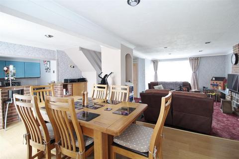 8 Greville Close, Welham Green, Hatfield, AL9 7ED