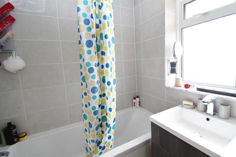 8 Greville Close, Welham Green, Hatfield, AL9 7ED