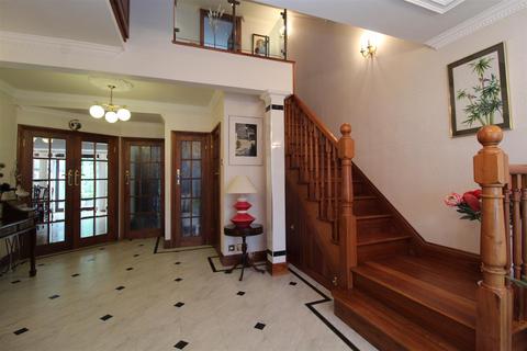 35 Pine Grove, Brookmans Park, Hatfield, AL9 7BL