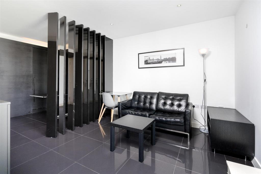 Apartment in London, St John's Estate, Isle of Dogs - View 2