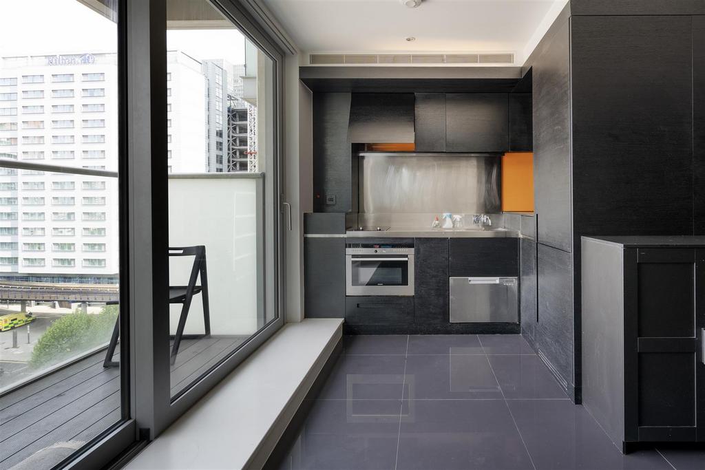 Apartment in London, St John's Estate, Isle of Dogs - View 4