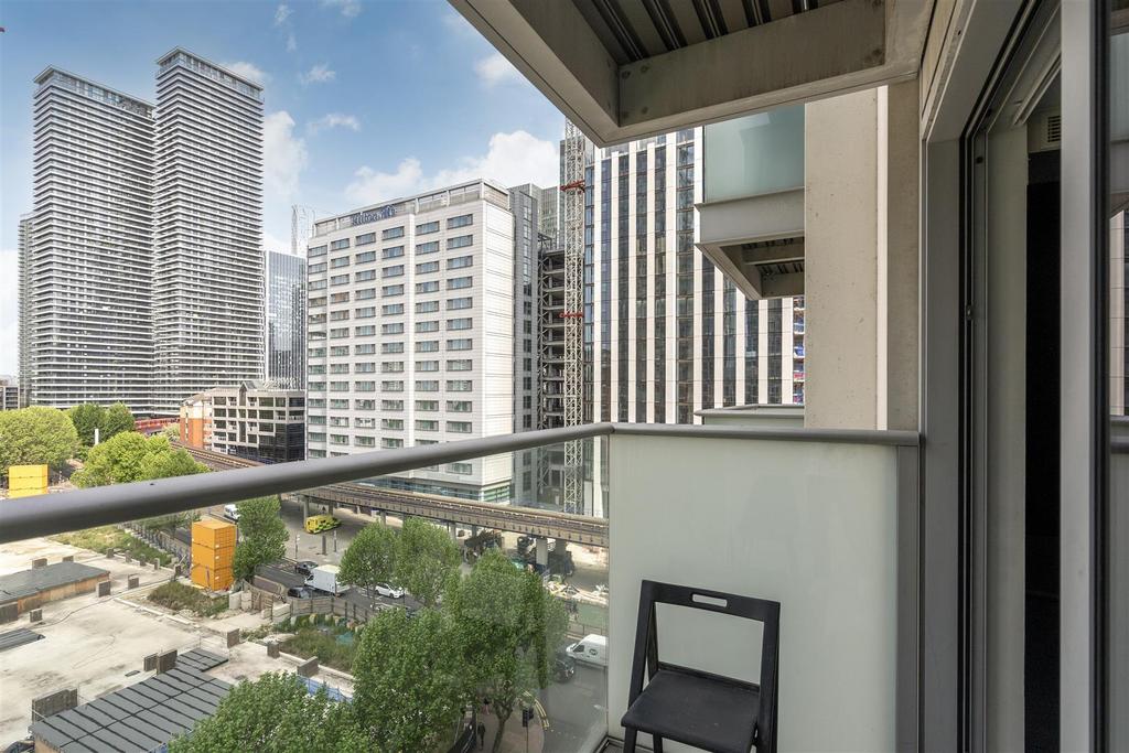 Apartment in London, St John's Estate, Isle of Dogs - More