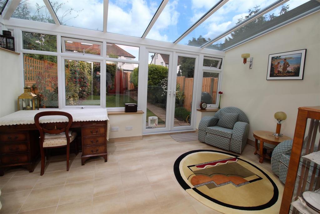 Bearwood Close, Potters Bar EN6 3 bed terraced house £479,950