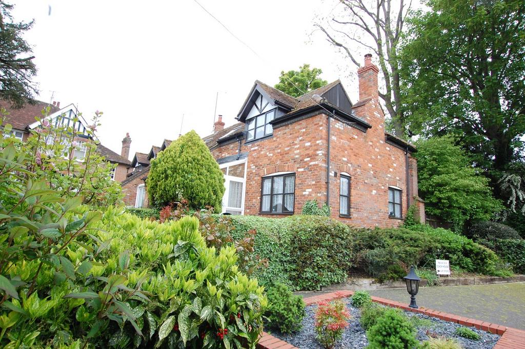 High Street, Codicote, Hitchin, SG4 2 bed end of terrace house for sale