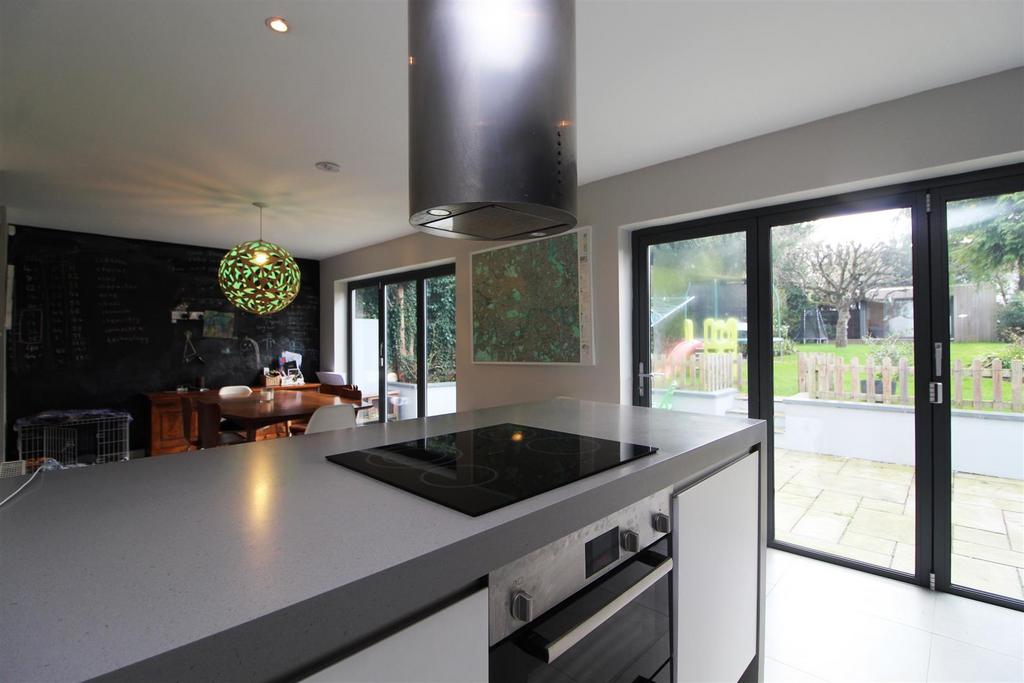 32 A Brookmans Avenue 039.JPG
