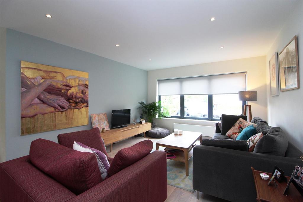 32 A Brookmans Avenue 045.JPG