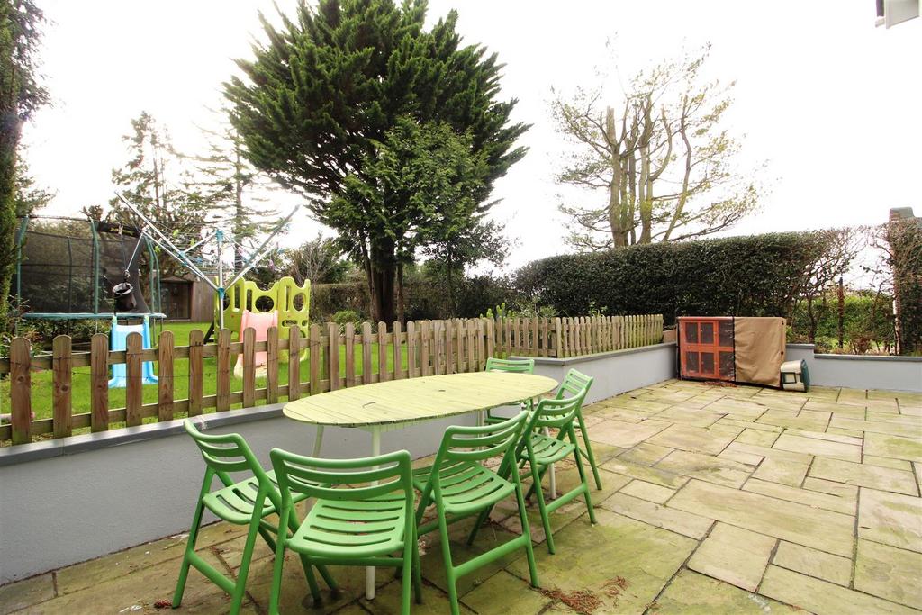 32 A Brookmans Avenue 046.JPG