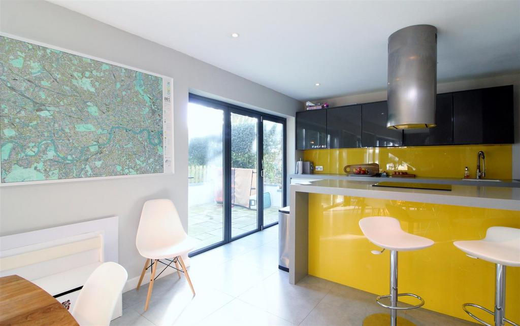 32 A Brookmans Avenue New 014.JPG