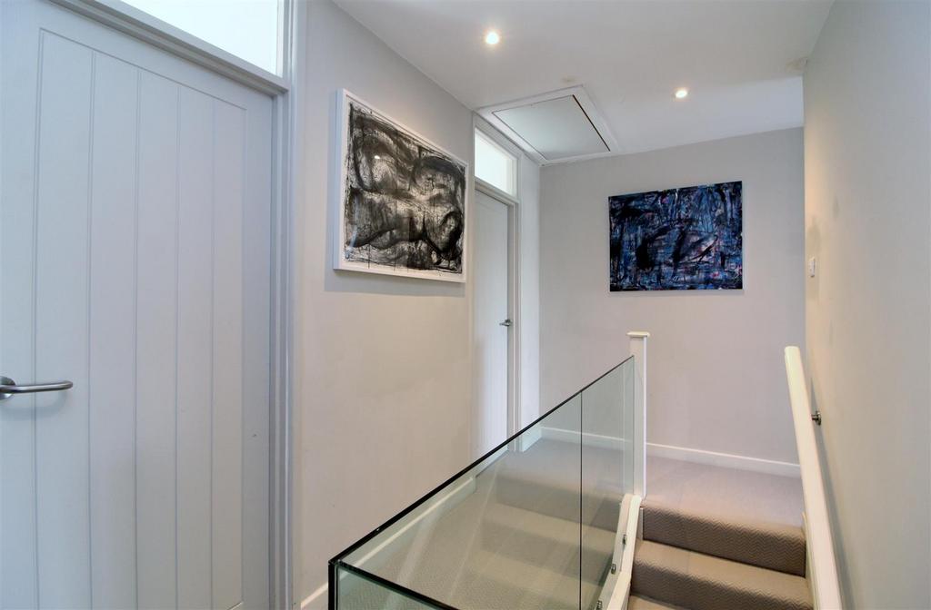 32 A Brookmans Avenue New 023.JPG
