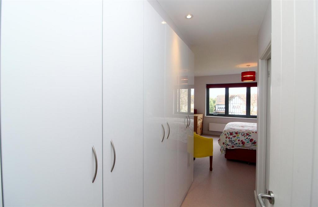 32 A Brookmans Avenue New 027.JPG