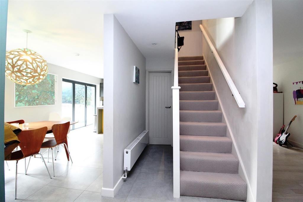 32 A Brookmans Avenue 042.JPG